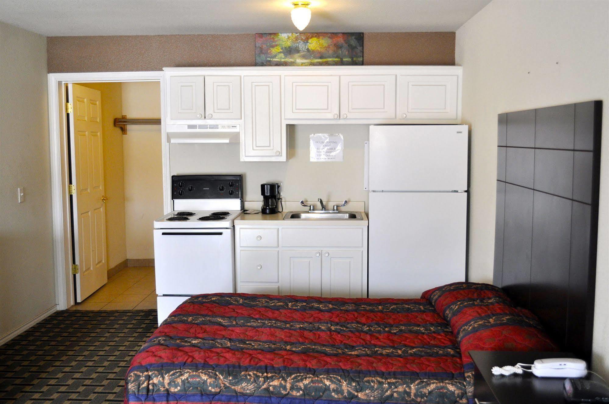 Andrews Motor Inn Exterior photo